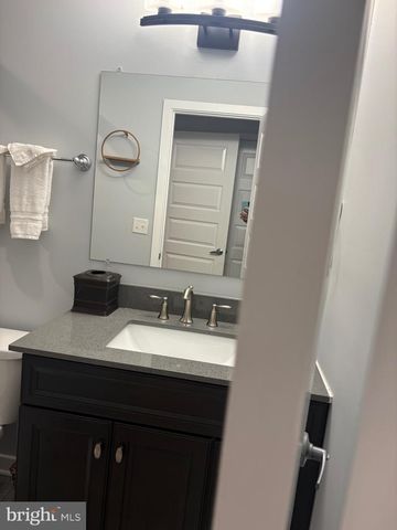 17 N EAST AVE, Baltimore, MD 21224