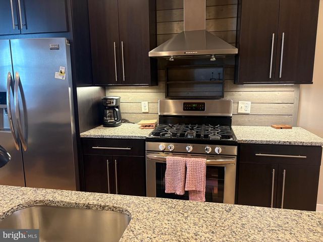 17 N EAST AVE, Baltimore, MD 21224