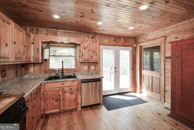 303 Pine Lane, Mineral Bluff, GA 30559