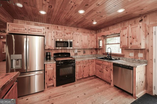 303 Pine Lane, Mineral Bluff, GA 30559