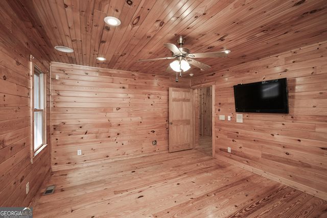 303 Pine Lane, Mineral Bluff, GA 30559