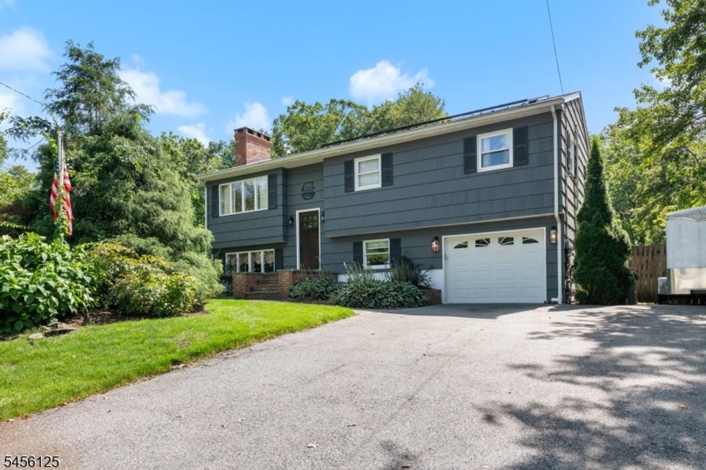 157 Mountain Cir, West Milford Twp., NJ 07480 — photo 2