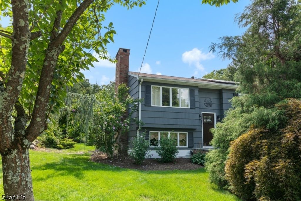 157 Mountain Cir, West Milford Twp., NJ 07480 — photo 3