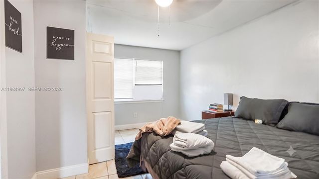 898 NE 39th Street, Oakland Park, FL 33334