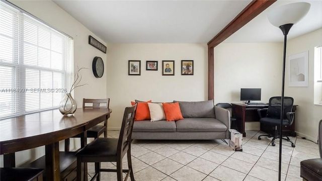 898 NE 39th Street, Oakland Park, FL 33334