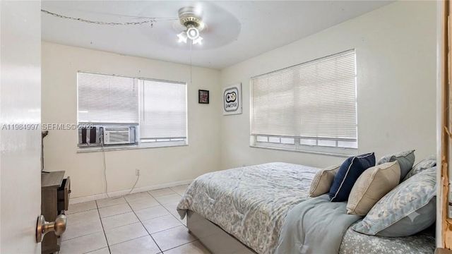 898 NE 39th Street, Oakland Park, FL 33334