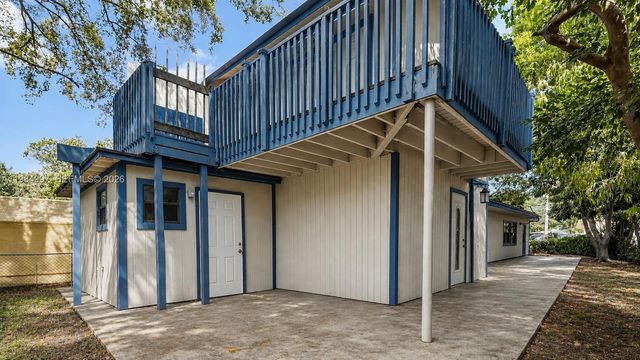 898 NE 39th Street, Oakland Park, FL 33334