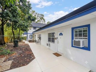 898 NE 39th Street, Oakland Park, FL 33334