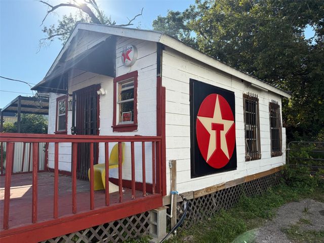 951 Elkhart Street, Houston, TX 77091