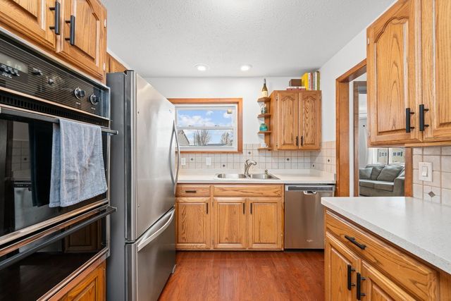 2225 Hillandale Road, Davenport, IA 52804