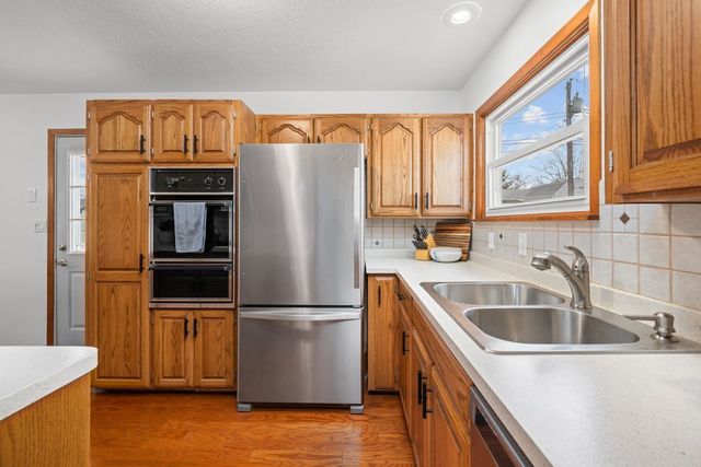 2225 Hillandale Road, Davenport, IA 52804