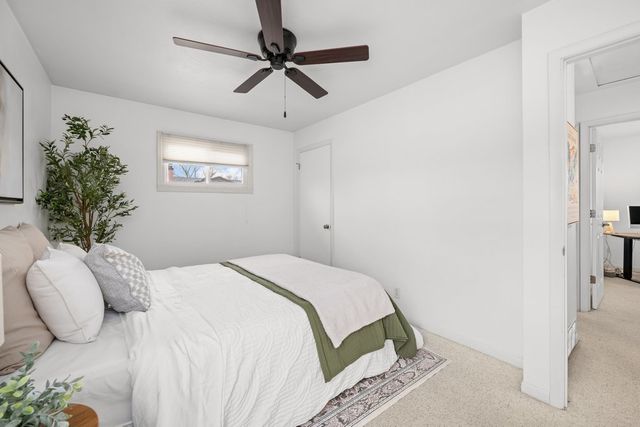 2225 Hillandale Road, Davenport, IA 52804