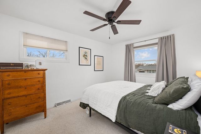 2225 Hillandale Road, Davenport, IA 52804