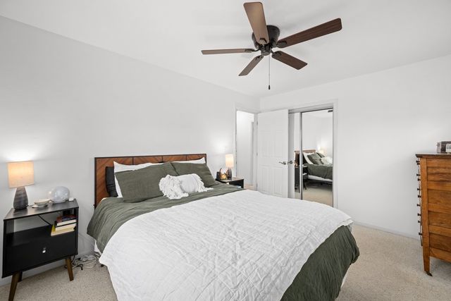 2225 Hillandale Road, Davenport, IA 52804