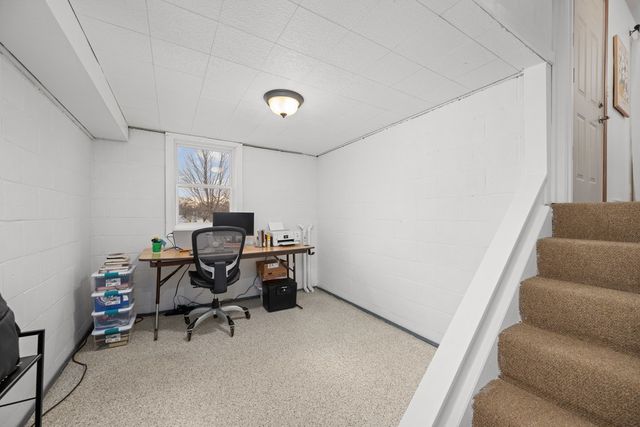 2225 Hillandale Road, Davenport, IA 52804