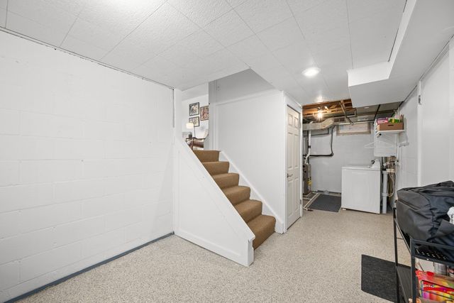 2225 Hillandale Road, Davenport, IA 52804