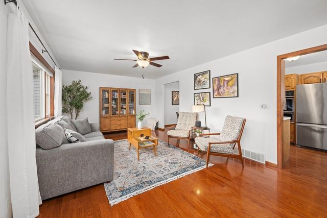 2225 Hillandale Road, Davenport, IA 52804