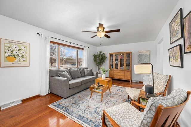 2225 Hillandale Road, Davenport, IA 52804