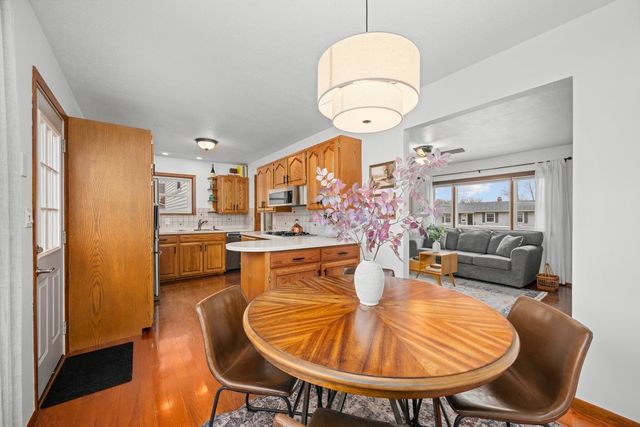 2225 Hillandale Road, Davenport, IA 52804