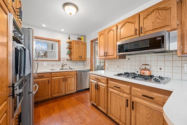 2225 Hillandale Road, Davenport, IA 52804