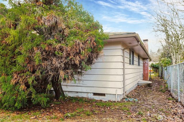 7233 Tacoma Avenue S, Tacoma, WA 98408