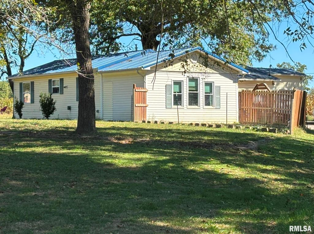 3152 Hotze Road, Salem, IL 62881