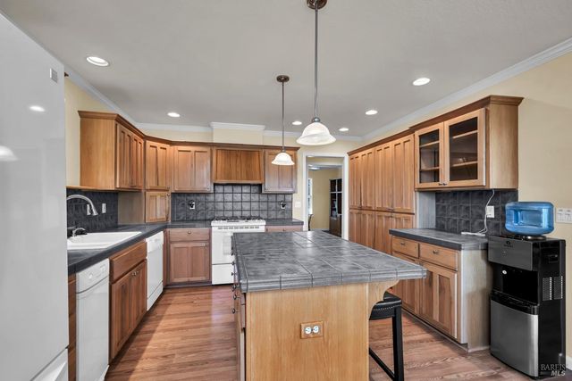 17120 Knollview Dr, Hidden Valley Lake, CA 95467