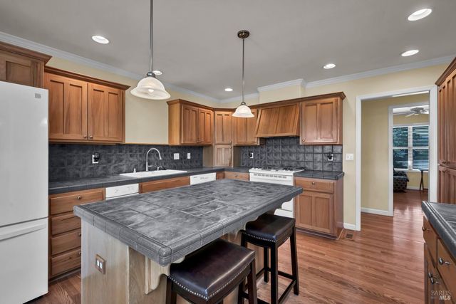 17120 Knollview Dr, Hidden Valley Lake, CA 95467