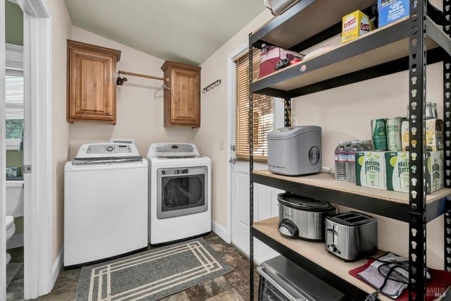 17120 Knollview Dr, Hidden Valley Lake, CA 95467