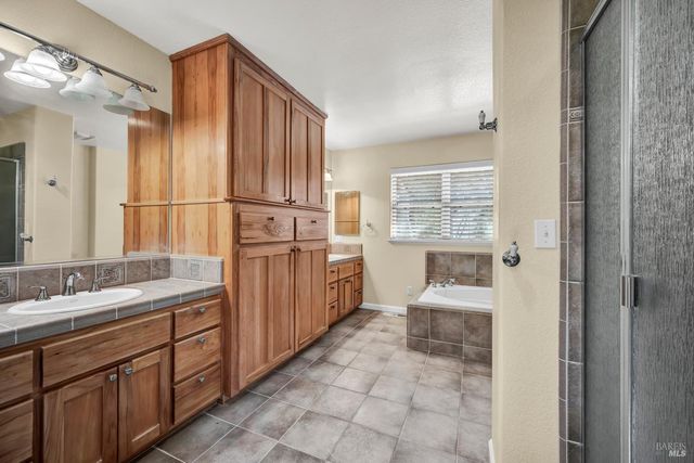 17120 Knollview Dr, Hidden Valley Lake, CA 95467