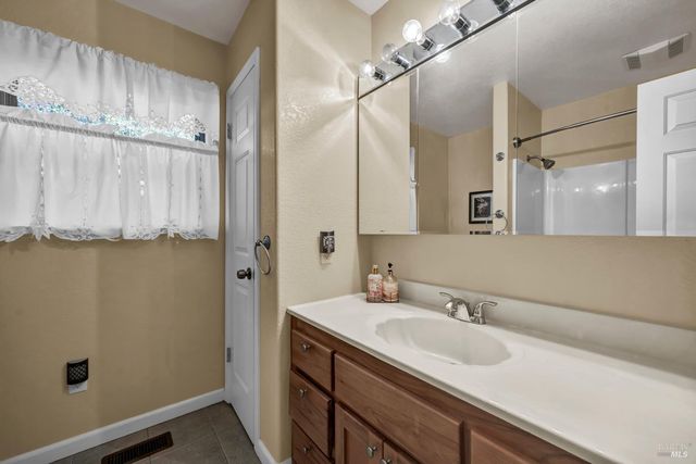 17120 Knollview Dr, Hidden Valley Lake, CA 95467