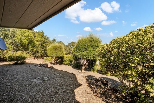 17120 Knollview Dr, Hidden Valley Lake, CA 95467