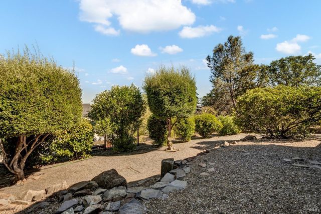 17120 Knollview Dr, Hidden Valley Lake, CA 95467