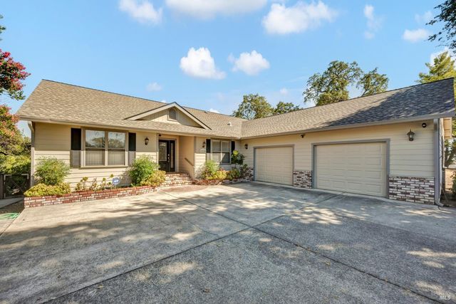 17120 Knollview Dr, Hidden Valley Lake, CA 95467