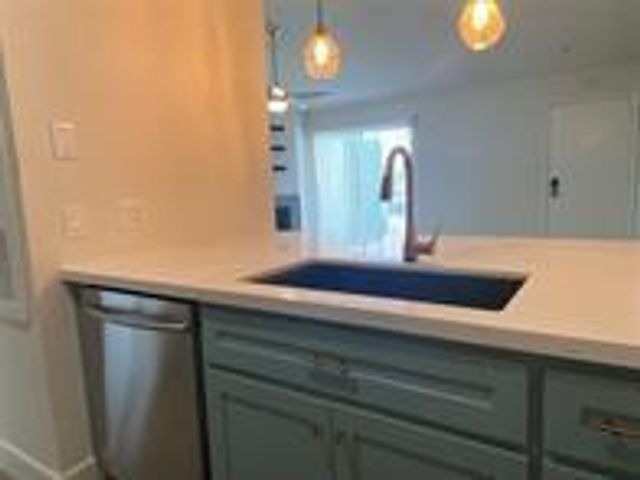 7016 N Holiday Dr 7016, Galveston, TX 77550