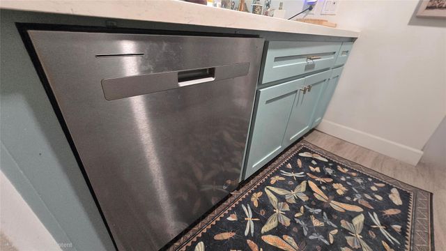 7016 N Holiday Dr 7016, Galveston, TX 77550