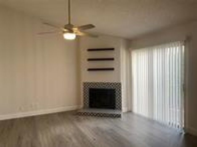 7016 N Holiday Dr 7016, Galveston, TX 77550
