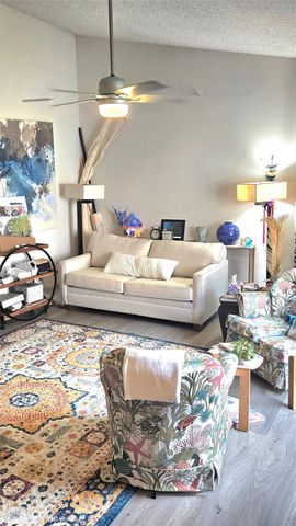 7016 N Holiday Dr 7016, Galveston, TX 77550