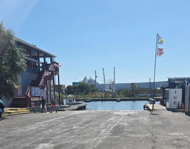 7016 N Holiday Dr 7016, Galveston, TX 77550