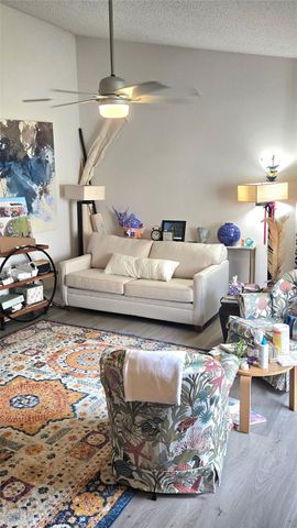 7016 N Holiday Dr 7016, Galveston, TX 77550