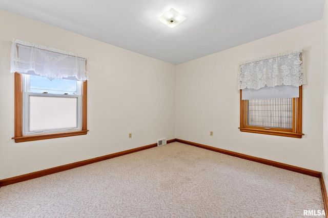 5215 11TH Avenue, Moline, IL 61265