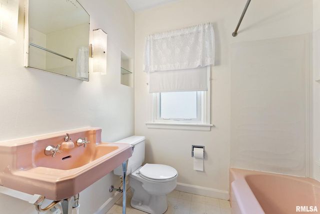 5215 11TH Avenue, Moline, IL 61265