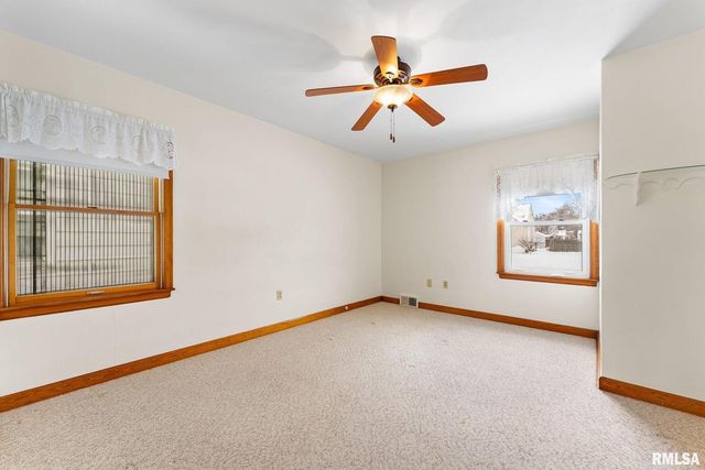 5215 11TH Avenue, Moline, IL 61265