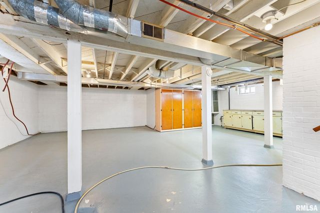 5215 11TH Avenue, Moline, IL 61265