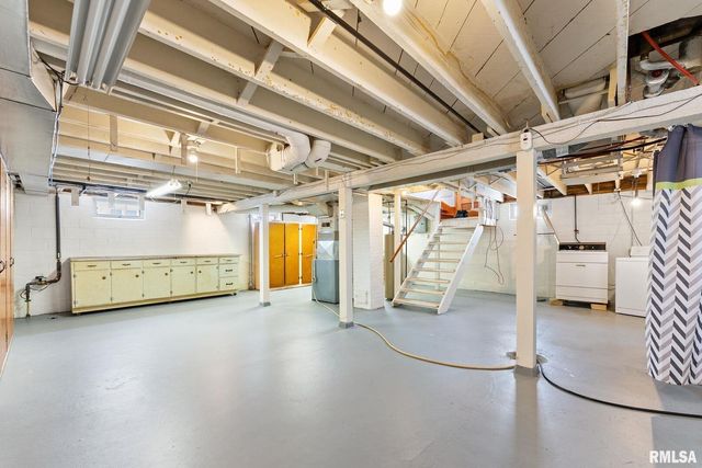 5215 11TH Avenue, Moline, IL 61265