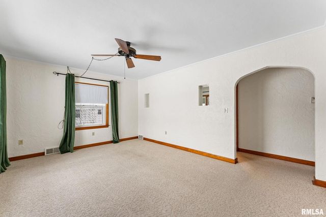 5215 11TH Avenue, Moline, IL 61265