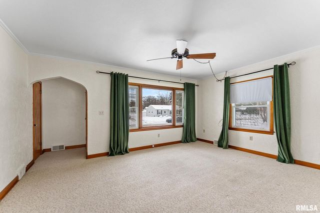 5215 11TH Avenue, Moline, IL 61265