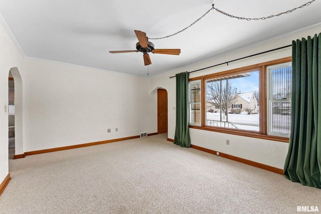 5215 11TH Avenue, Moline, IL 61265