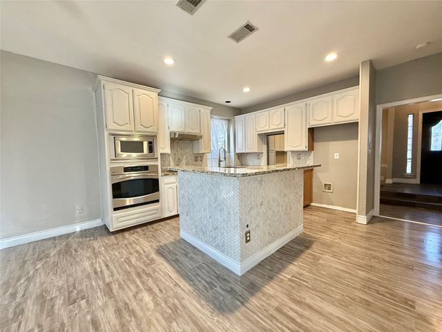 2301 Mapleleaf Lane, Flower Mound, TX 75028