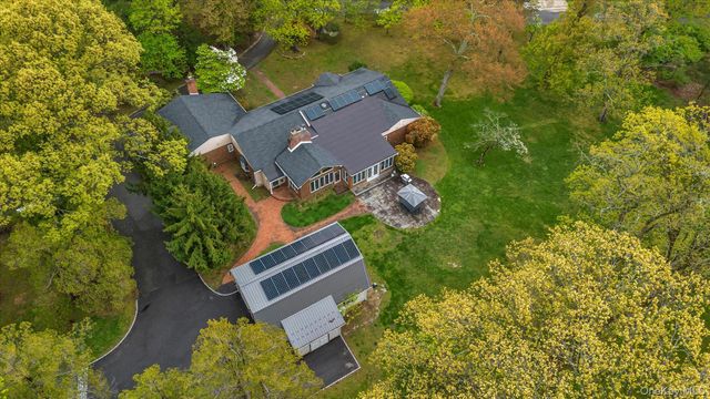 4 Dolphins Rise, Lloyd Harbor, NY 11743